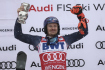 Norský lyžař Henrik Kristoffersen se raduje z vítězství ve  slalomu ve švýcarském Wengenu 15. ledna 2023.