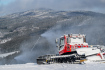 Skicentrum Deštné v Orlických horách využilo mrazivé počasí a začalo zasněžovat, 19. ledna 2023, Rychnovsko. Na snímku je uzavřená červená sjezdovka.