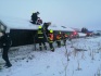 Hasiči vyprošťovali 23. ledna 2023 cestující z převráceného linkového autobusu u Horních Nětčic na Přerovsku. Autobus sjel do příkopu a lidé se z něho nemohli dostat. Z vozu je nakonec hasiči vytahovali střešním oknem.