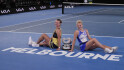 Tenistky Barbora Krejčíková (vpravo) a Kateřina Siniaková 29. ledna 2023 obhájily titul na Australian Open.