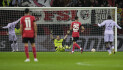 Utkání 2. kola fotbalové Evropské ligy Bayer Leverkusen - AS Monako, 16. února 2023. Brankář Leverkusenu Lukáš Hradecký (uprostřed) po vlastním gólu.