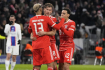 Fotbalista Bayernu Eric Maxim Choupo-Moting se raduje se spoluhráči ze svého gólu, který vstřelil do sítě celku Paris St. Germain v odvetě osmifinále Ligy mistrů 8. března 2023 v Mnichově.