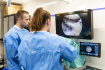 Ortopedi Krajské zdravotní nacvičují artroskopickou operaci kolenního kloubu v pojízdném školicím kamionu, 8. března 2023, Ústí nad Labem. 