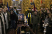 Ukrajinský prezident Volodymyr Zelenskyj na rozloučení s Dmytrem Kocjubajlem známým pod přezdívkou Da Vinci v Kyjevě 10. března 2023.