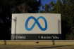Logo společnosti Meta, provozovatele sociálních sítí facebook a instagram, na sídle firmy v Menlo Parku v Kalifornii. 
