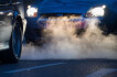 Kouř z výfuků automobilů - ilustrační foto.