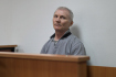 Rus Alexej Moskaljov v soudní síni v Jefremově v Tulské oblasti 27. března 2023. Od soudu dostal dvouletý trest za to, že jeho třináctiletá dcera Maša namalovala obrázek s protiválečnou tematikou.