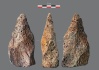 Tým vedený archeologickým ústavem Akademie věd ČR v Ománu objevil nástroje z období první migrace člověka z Afriky. Na snímku je pěstní klín nalezený v poušti ar-Rub al-Chálí.