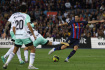 Utkání 33. kola španělské fotbalové ligy FC Barcelona - Pamplona, 2. května 2023. Vpravo Robert Lewandowski z FC Barcelona. 
