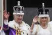 Korunovace krále Karla III., 6. května 2023, Londýn. Král Karel III. a královna manželka Camilla zdraví z balkonu Buckinghamského paláce.