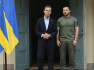 Ukrajinský prezident Volodymyr Zelenskyj (vpravo) přicestoval 19. srpna 2023 na neohlášenou návštěvu do Švédska. Vlevo švédský premiér Ulf Kristersson. 