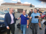Petr Kott (druhý zleva) opouští brněnskou věznici Bohunice, kde si odpykával trest za korupční kauzy kolem zmanipulovaných zakázek ve Středočeském kraji, 26. září 2023. 