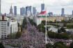 Podle varšavské radnice až milion lidí se 1. října 2023 sešel v centru polského hlavního města na protivládní demonstraci.