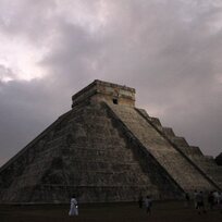 Kukulkánova pyramida v mexickém Chichen Itzá.