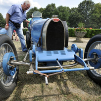 Tradiční setkání milovníků historických vozidel se uskutečnilo 28. června 2014 v Holešově na Kroměřížsku. Na snímku je Bugatti 37 z roku 1927.