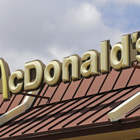 Restaurace McDonald\'s - logo, znak - ilustrační foto