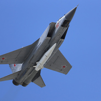 Ilustrační foto - Stíhací letoun MiG-31K s hypersonickou raketou Kinžal.