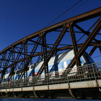 Ilustrační foto - Pražský železniční most (na snímku z 27. prosince 2013) z Podskalí na Smíchov.