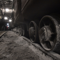 Těžba uhlí, důlní vozík - ilustrační foto.