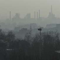 Ilustrační foto - Pohled na Ostravu zahalenou ve smogu - ilustrační foto.