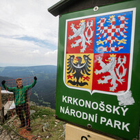 Ilustrační foto - Pracovníci Správy Krkonošského národního parku rozmístili 11. června 2021 na vrcholu Sněžky v Krkonoších ochranné sítě. Mají zamezit návštěvníkům v pohybu mimo vyznačené plochy a tedy devastaci přírody.