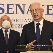 Ilustrační foto - Senátor Jiří Drahoš (vpravo)
a Jiří Růžička (vlevo) na archivním snímku z 15. října 2021. 