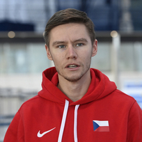 Sprinter Pavel Maslák před odletem na atletické halové mistrovství světa v Bělehradu,  16. března 2022 na pražském ruzyňském letišti.
