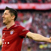 Ilustrační foto - Robert Lewandowski z Bayernu Mnichov se raduje ze svého gólu proti Borussii Dortmund v utkání 31. kola německé fotbalové ligy, které se hrálo 23. dubna 2022.