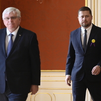 Ilustrační foto - Na jmenování nového guvernéra České národní banky na Pražský hrad přišel se stávajícím guvernérem Jiřím Rusnokem (vlevo) člen bankovní rady Aleš Michl, 11. května 2022. 
