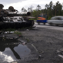 Ilustrační foto - Zničený ruský tank, 26. května 2022, Buzova, Ukrajina.