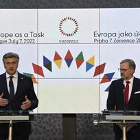 Český premiér Petr Fiala (vpravo) a jeho chorvatský protějšek Andrej Plenković vystoupili na tiskové konferenci po společném jednání, 7. července 2022, Úřad vlády, Praha.