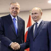 Ruský prezident Vladimir Putin (vpravo) na schůzce se svým tureckým protějškem Recepem Tayyipem Erdoganem v Teheránu.19. července 2022.