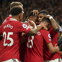 Fotbalisté Manchesteru United se radují z gólu do sítě Liverpoolu v utkání anglické ligy 22. srpna 2022.