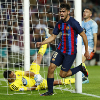 Fotbalista Barcelony Pedri se raduje z gólu v utkání 8. kola španělské ligy se Celtou Vigo, 9. října 2022.