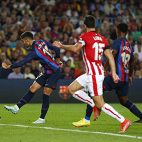 Utkání 11. kola španělské fotbalové ligy FC Barcelona - Bilbao, 23. října 2022. Ferran Torres (vlevo) z Barcelony střílí gól. 