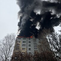 V Českém Těšíně na Karvinsku zasáhl 30. listopadu 2022 požár byt a střechu panelového domu. Minimálně tři lidé se vážně nadýchali zplodin.