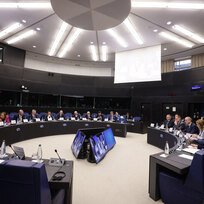 Předsedkyně Evropského parlamentu Roberta Metsolaová (třetí zprava) na schůzce ve Štrasburku 13. prosince 2022. Europoslanci na ní rozhodli o odvolání Evy Kailiové z funkce místopředsedkyně EP.