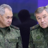 Ilustrační foto - Ruský ministr obrany Sergej Šojgu (vlevo) a náčelník generálního štábu Valerij Gerasimov na velitelství ruských sil zapojených do \"speciální operace na Ukrajině\", 16. prosince 2022.