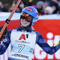 Americká lyžařka Mikaela Shiffrinová se raduje v cíli obřího slalomu závodu Světového poháru v rakouském Semmeringu 28. prosince 2022.