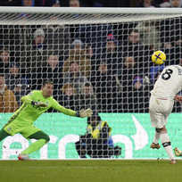 Dohrávka 7. kola anglické fotbalové ligy Crystal Palace - Manchester United, 18. ledna 2023. Bruno Fernandes z Manchesteru střílí gól. 
