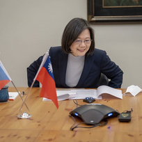 Tchajwanská prezidentka Cchaj Jing-wen během telefonátu se zvoleným českým prezidentem Petrem Pavlem, 30. ledna 2023.