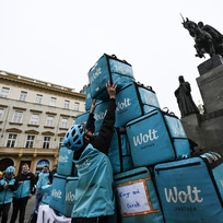 Demonstrace pracovníků služby na doručování jídla a dalšího zboží Wolt, 1. února 20233, Praha. 