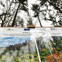 Zahájení projektu Life Adapt Brdy, přírodě blízkému hospodaření v lesích Chráněné krajinné oblasti Brdy,17. února 2023, Kolvín. Informační tabule k projektu.