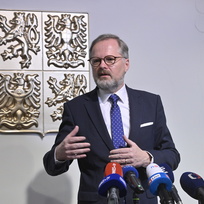 Premiér Petr Fiala hovoří s novináři po setkání se zvoleným prezidentem Petrem Pavlem, 28. února 2023, Praha.