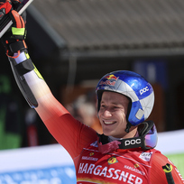 Švýcarský lyžař Marco Odermatt po vítězství v obřím slalomu SP v Kranjské Goře, 11. března 2023.