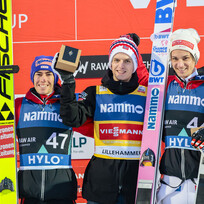 Světový pohár v Lillehammeru. Na snímku zleva Stefan Kraft, Halvor Egner Granerud a Manuel Fettner v Norsku 14. března 2023.

