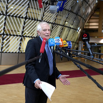 Šéf unijní diplomacie Josep Borrell při příchodu na zasedání ministrů zahraničí a obrany zemí Evropské unie v Bruselu, 20. března 2023.