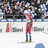 Ilustrační foto - Johannes Hösflot Klaebo vítězí v závodě na 20 km klasicky s hromadným startem v Lahti, 26. března 2023.
