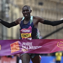 Pražský půlmaraton, 1. dubna 2023, Praha. Vítěz závodu Roncer Konga z Keni.