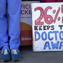 Stávka mladých lékařů v Anglii, 11. dubna 2023, Londýn.